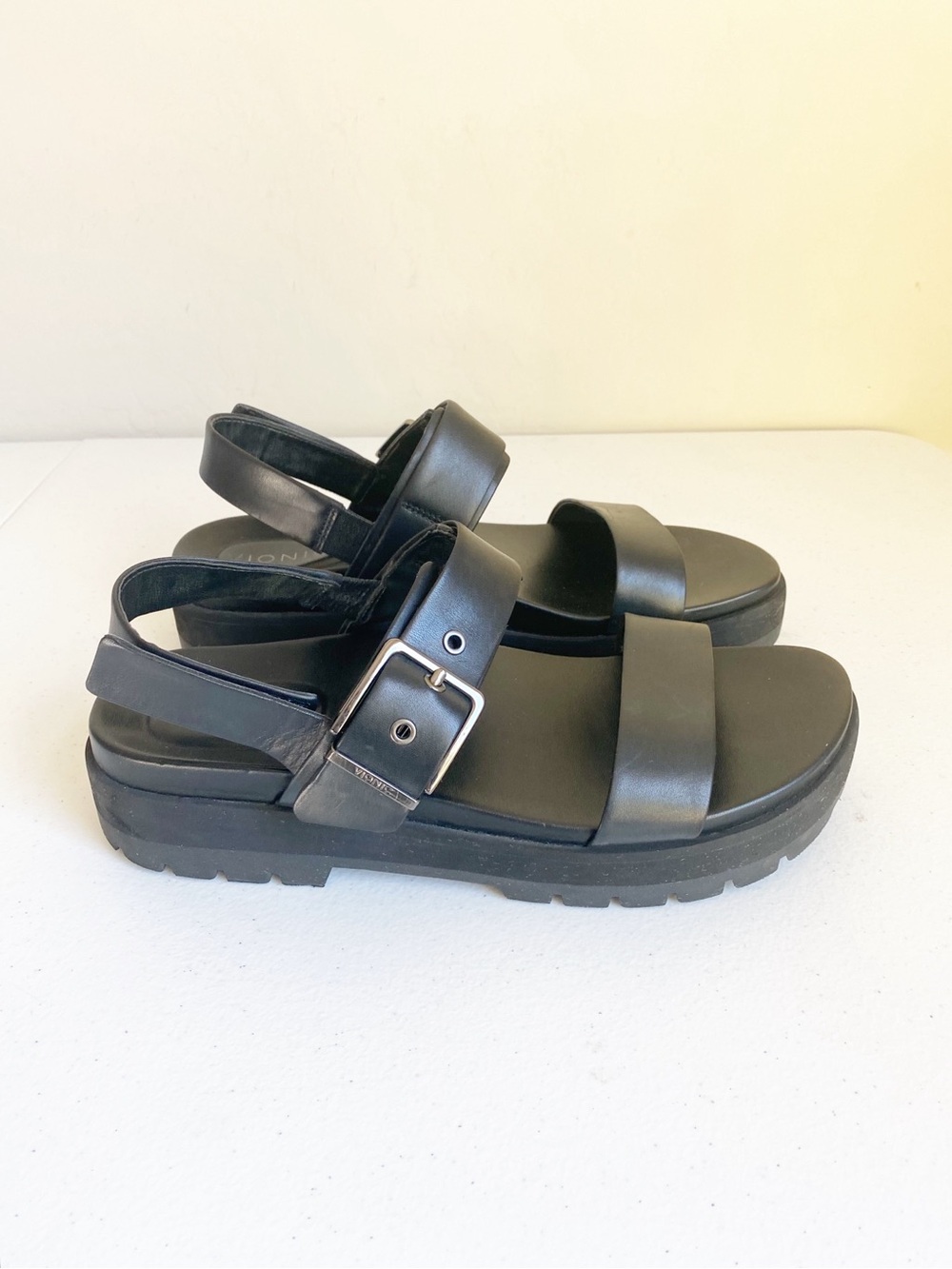 Vionic Torrance Platform Lug Sandals in Black Premium Leather Size 9.5